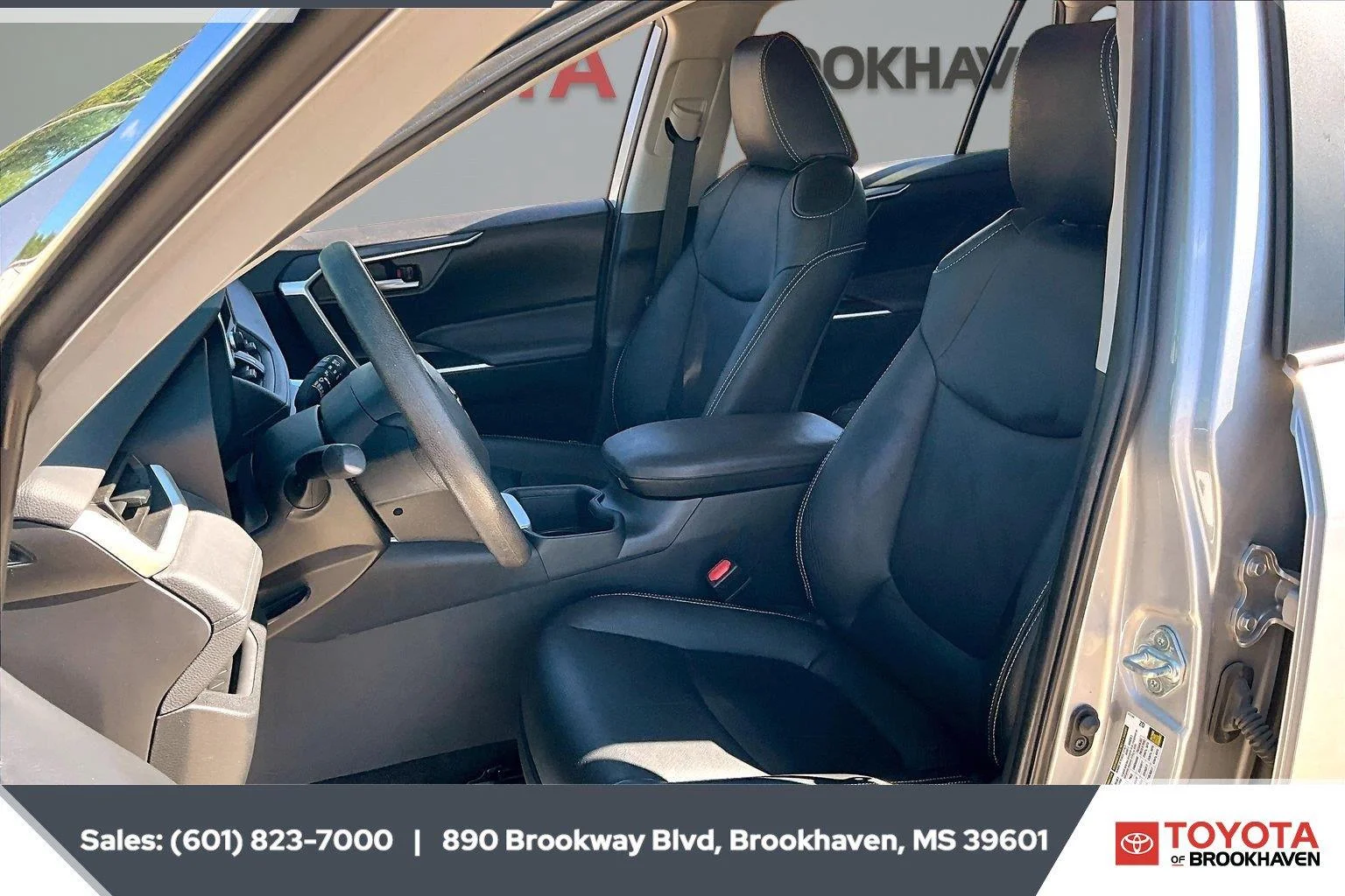 Used 2023 Silver Sky Metallic Toyota XLE image 18