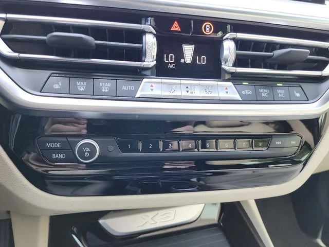 Used 2022 Black BMW xDrive30i image 31