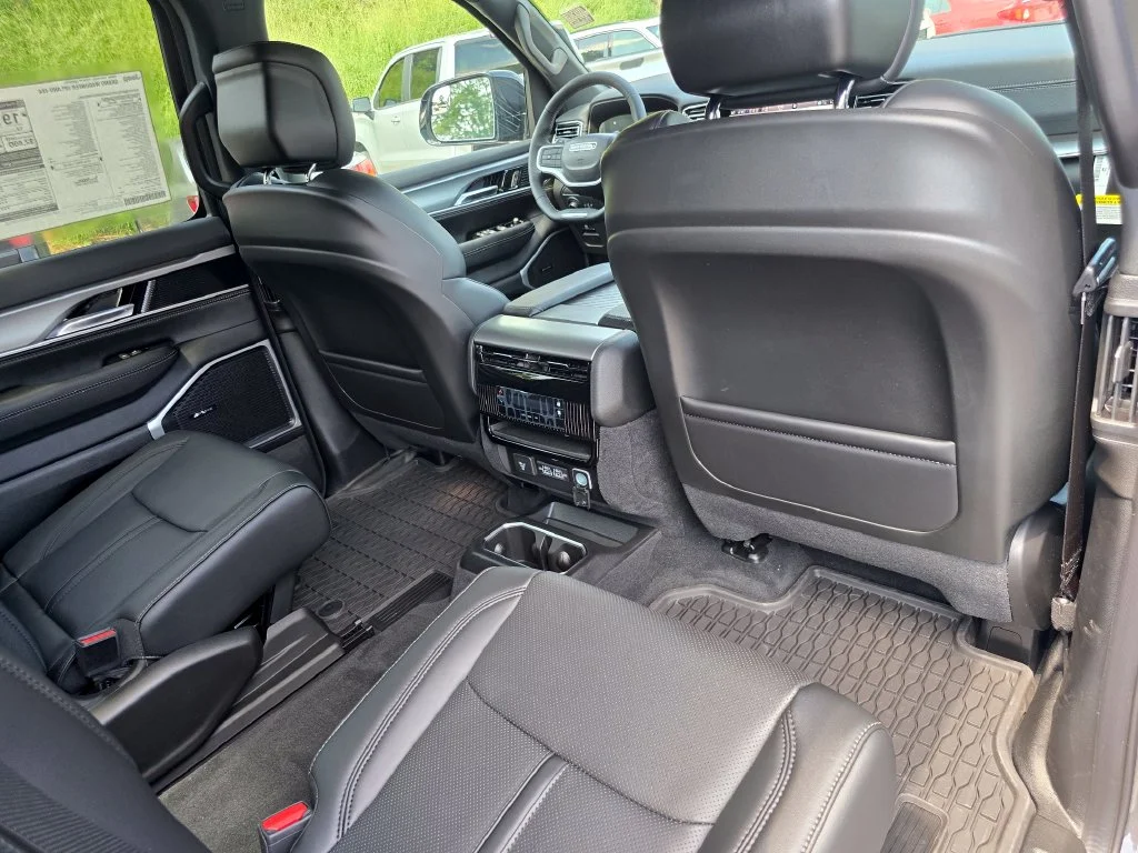 New 2026 Gray Jeep Upland image 27