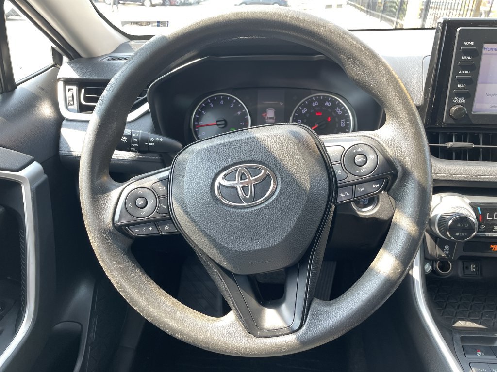 Used 2019 Silver Toyota XLE image 16
