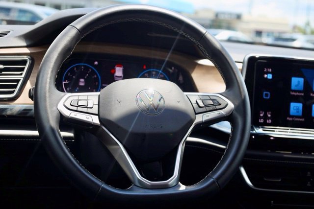 Used 2024  Volkswagen 2.0T SE w/Technology image 13