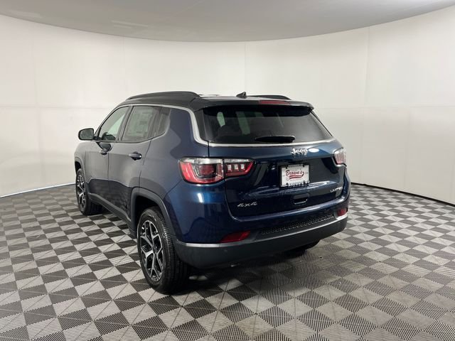 New 2026 Fathom Blue Pearl-Coat Exterior Paint Jeep Limited image 3