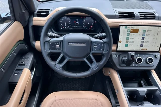 New 2026 Woolstone Green Land Rover X-Dynamic SE image 13