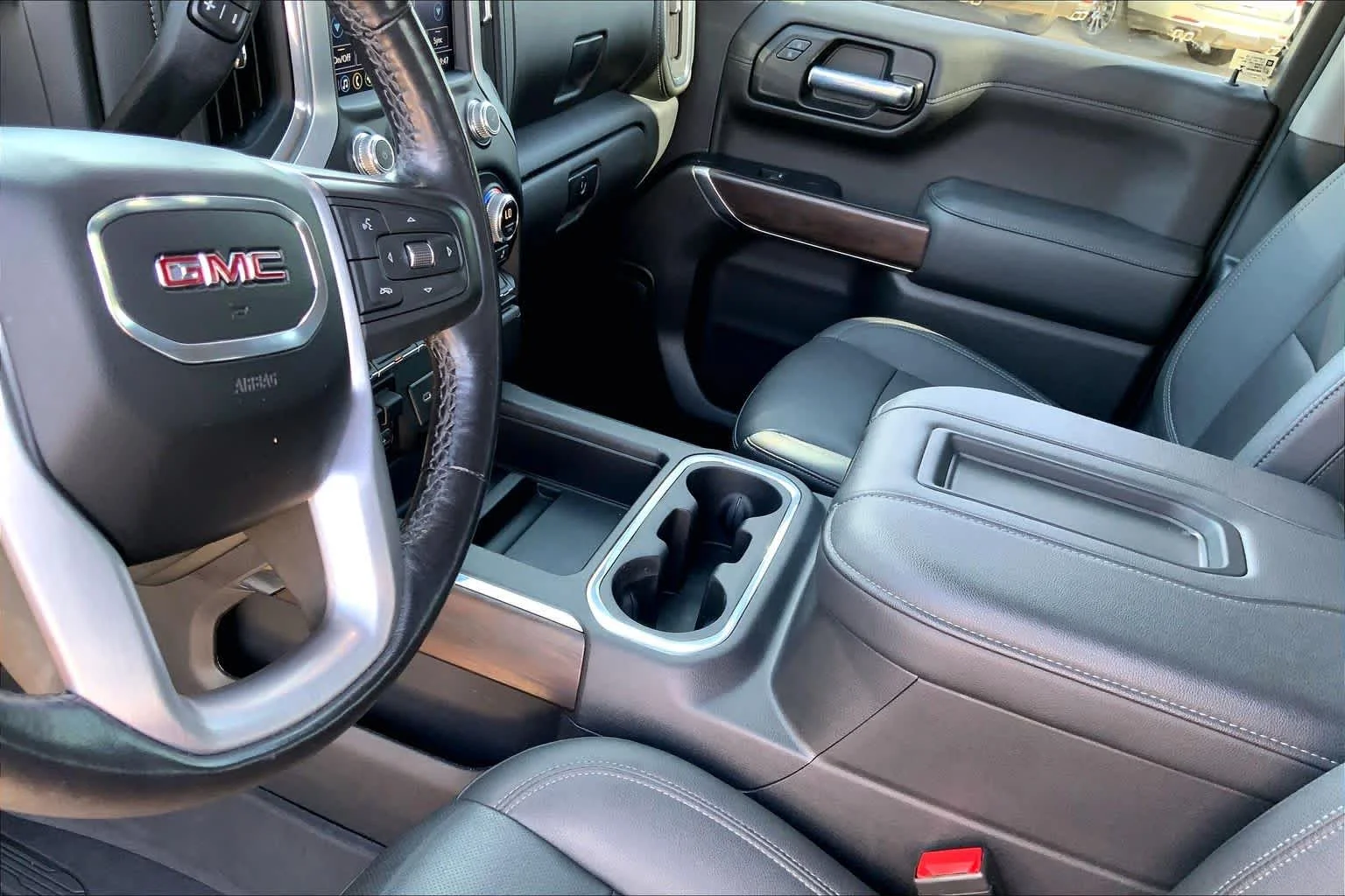 Used 2022 Cardinal Red GMC SLT image 16