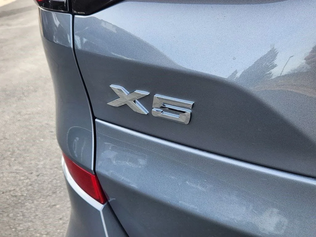 Used 2026 Skyscraper Grey Metallic BMW xDrive50e image 19
