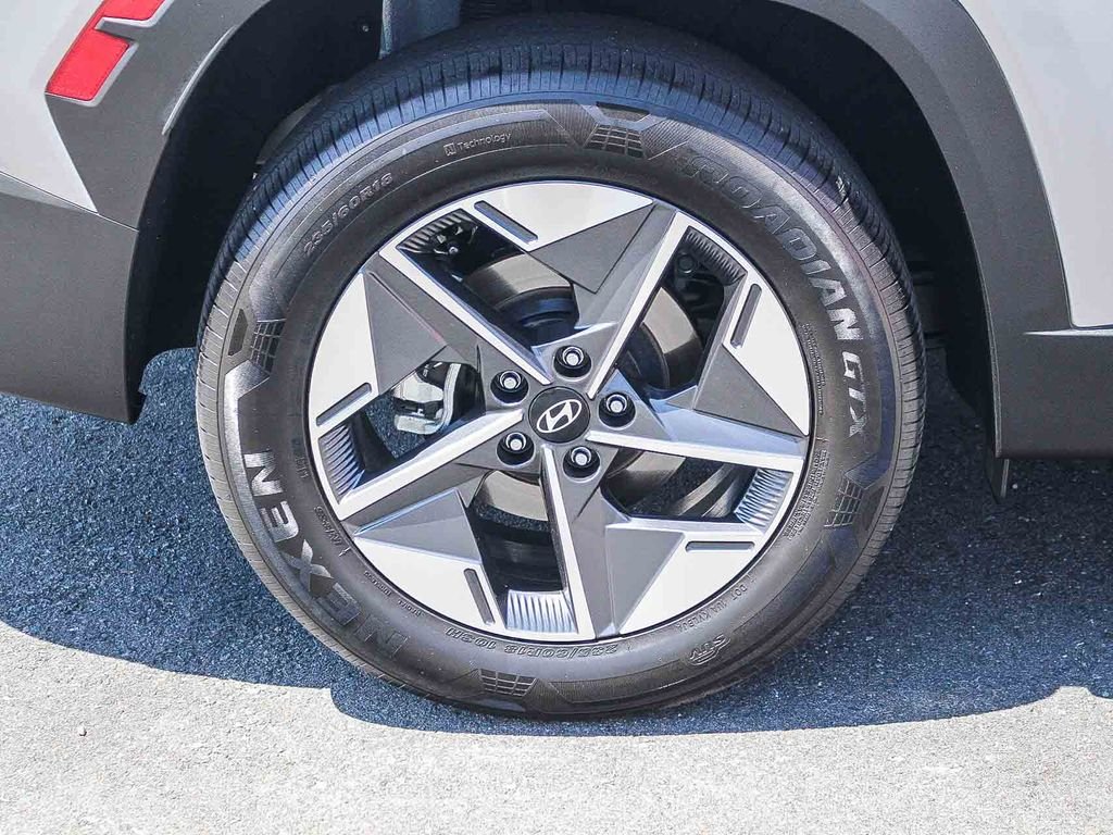 Used 2025 Silver Hyundai SEL Convenience image 11