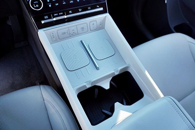 Used 2025 Black Hyundai Calligraphy image 33