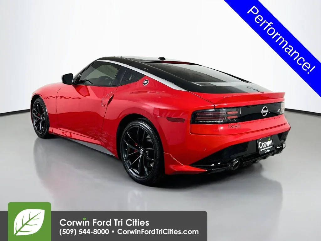 Used 2025 2t Red Blk Roof Nissan Performance image 10