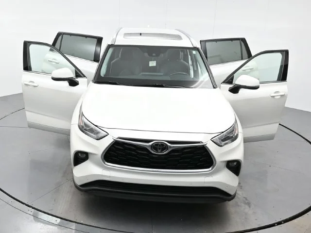 Used 2021 Blizzard Pearl Toyota Limited image 43