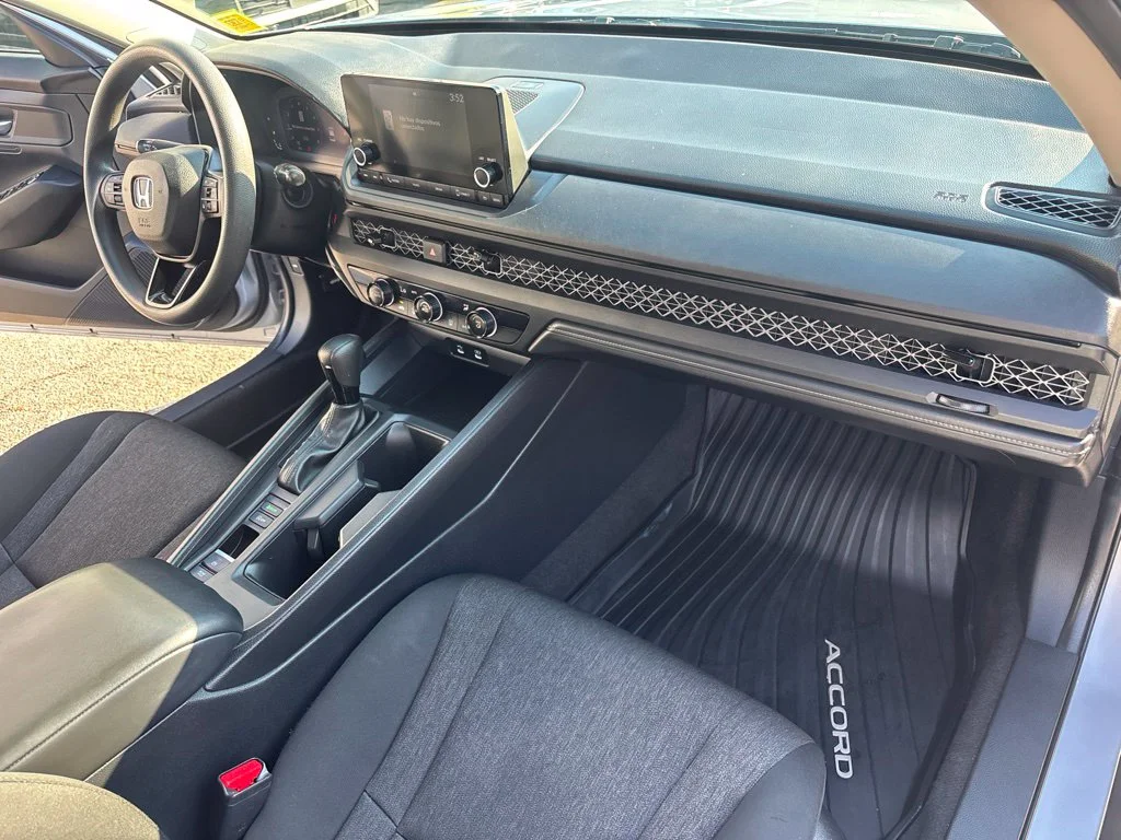 Used 2023 Silver Honda LX image 31