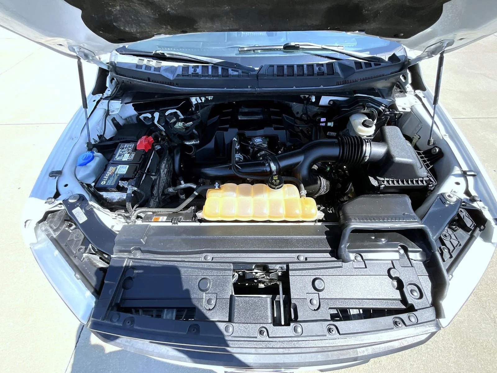 Used 2018 White Ford XL image 27