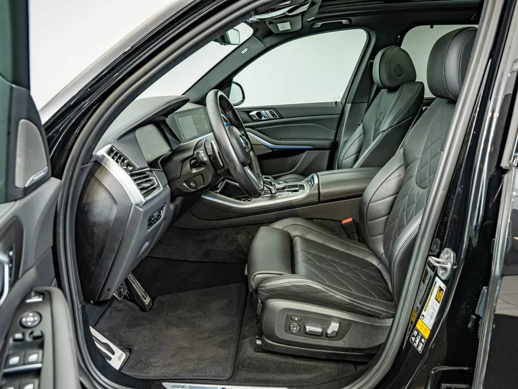 Used 2023 Black Sapphire Metallic BMW xDrive40i image 31