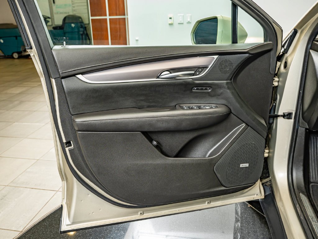 Used 2017 Silver Coast Metallic Cadillac Luxury image 19