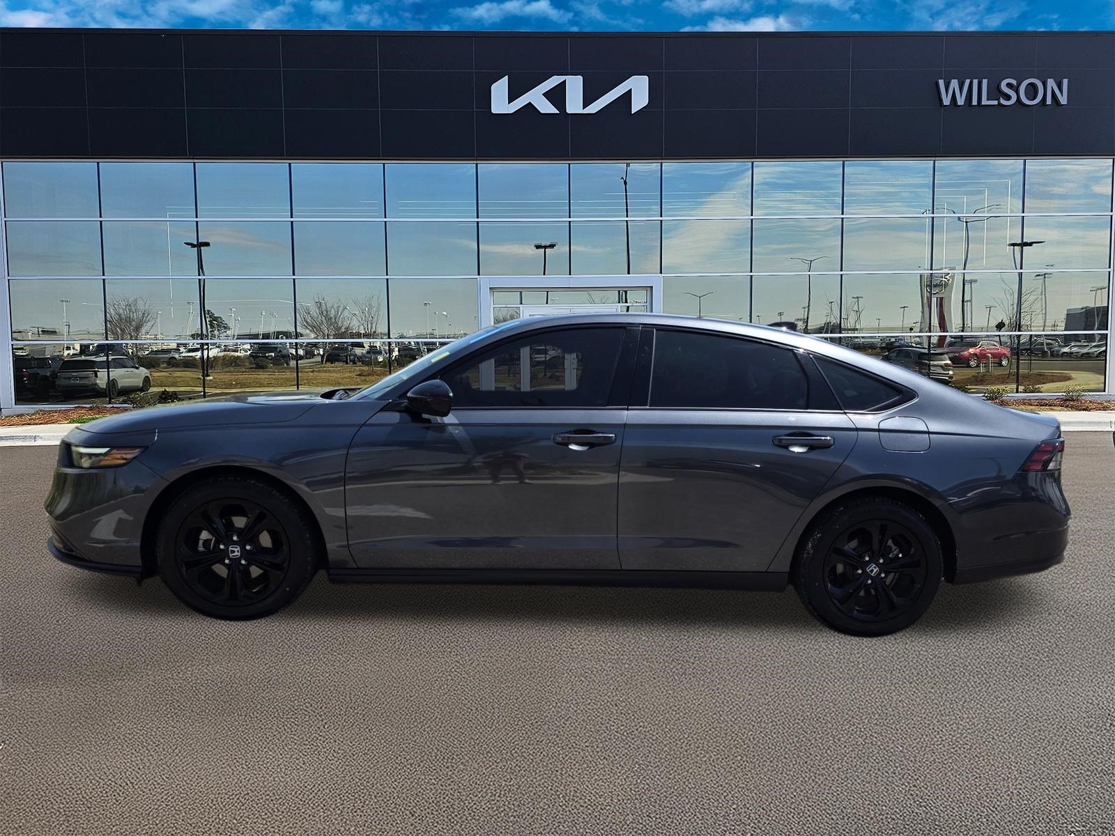 Used 2025 Urban Gray Pearl Honda SE image 8