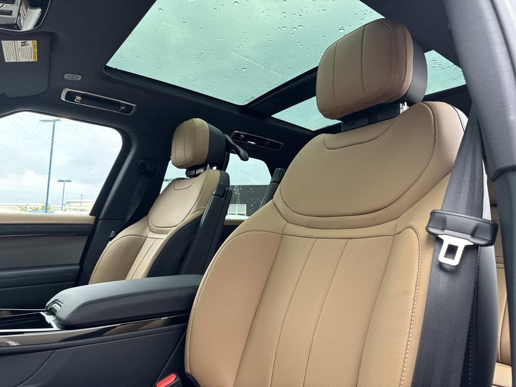 New 2026 Fuji White Land Rover Dynamic SE image 21