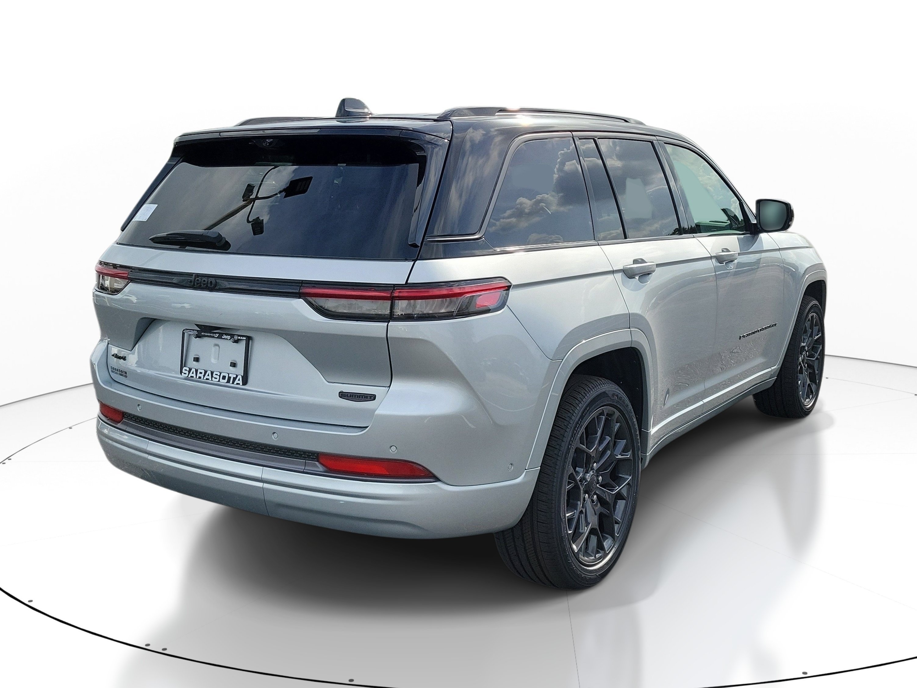 New 2026 Silver Zynith Exterior Paint Jeep Summit image 6