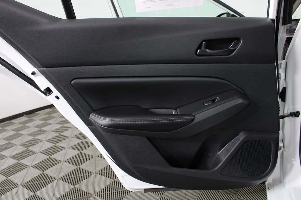 Used 2025 White Nissan 2.5 SV image 11