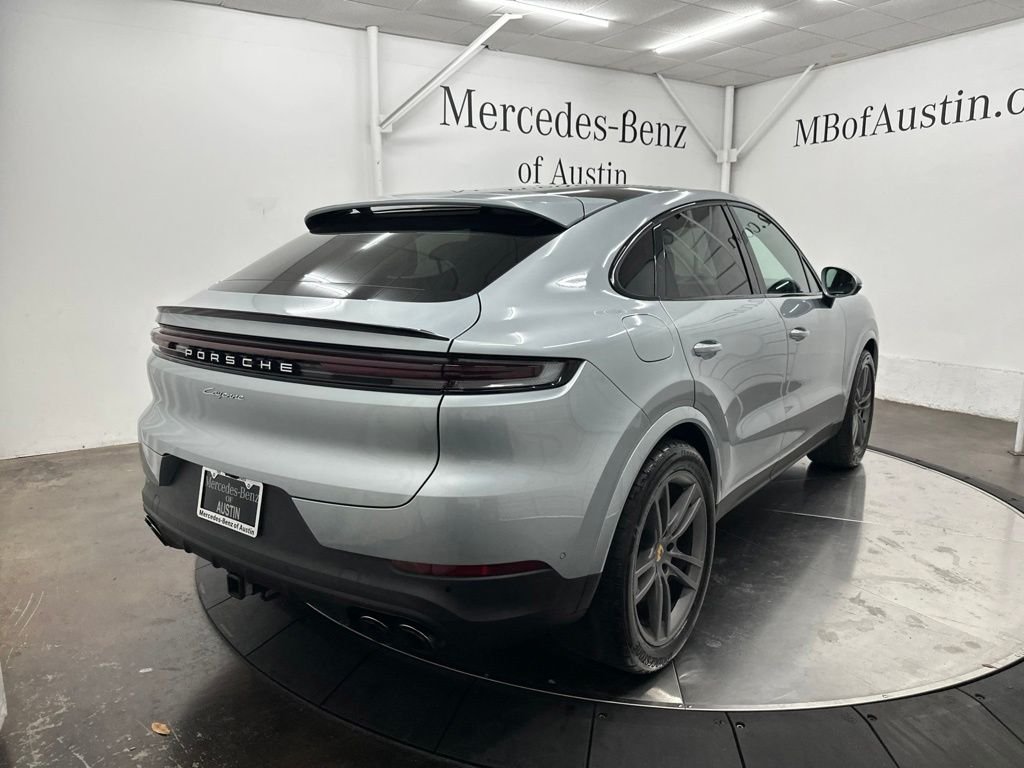Used 2024  Porsche Base image 7