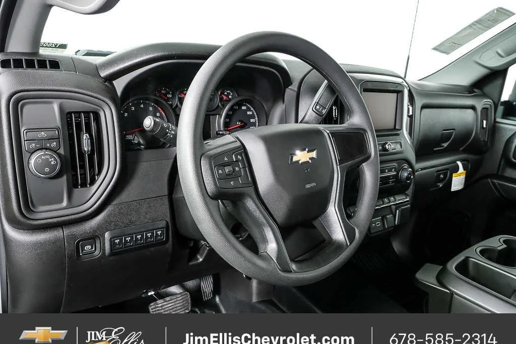 New 2026 Summit White Chevrolet WT image 4
