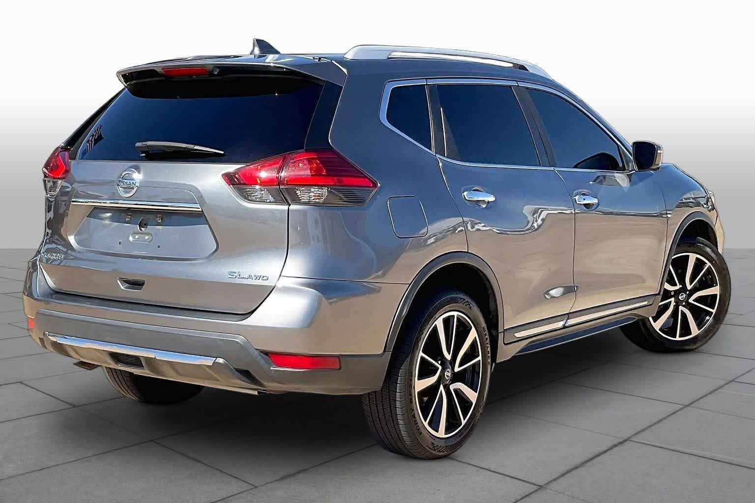 Used 2017 Gun Metallic Nissan SL image 11