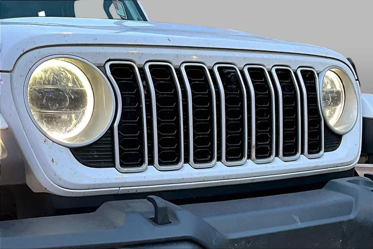Used 2024 Bright White Clearcoat Jeep Sahara image 28