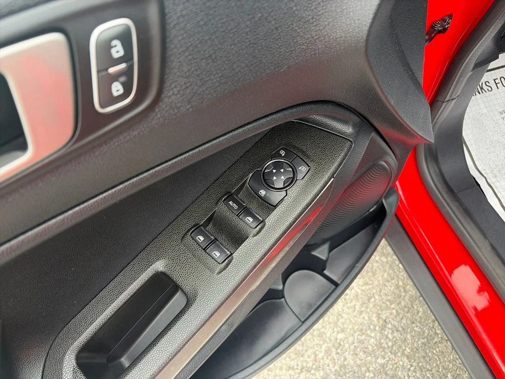 Used 2021 Red Ford SE image 12