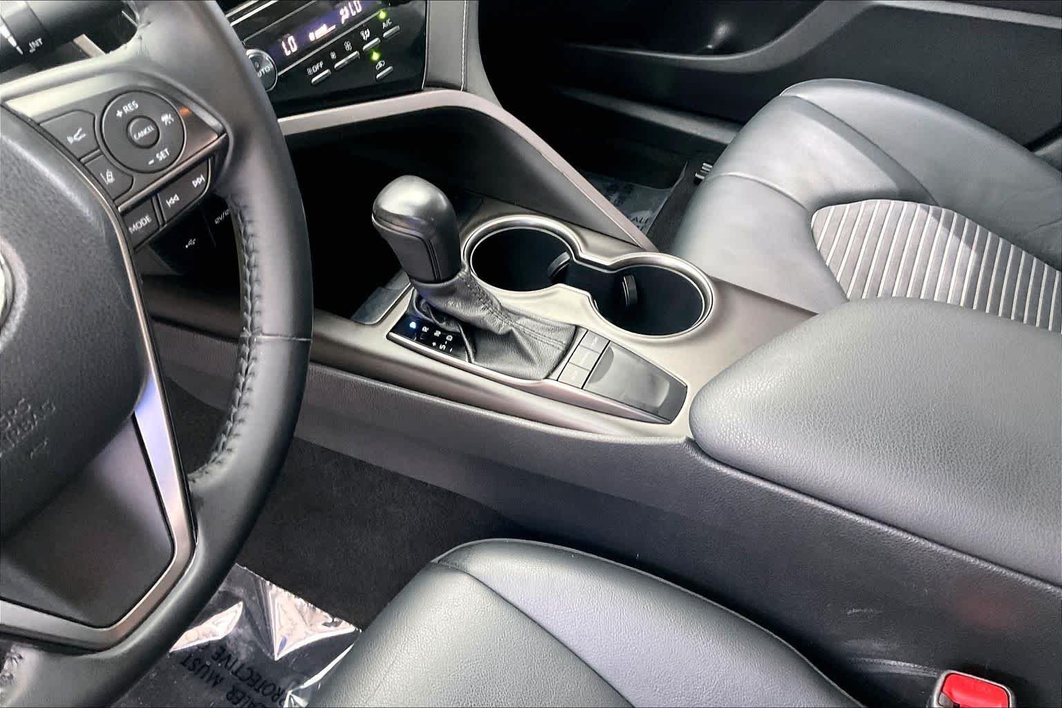 Used 2022 Midnight Black Metallic Toyota SE image 17