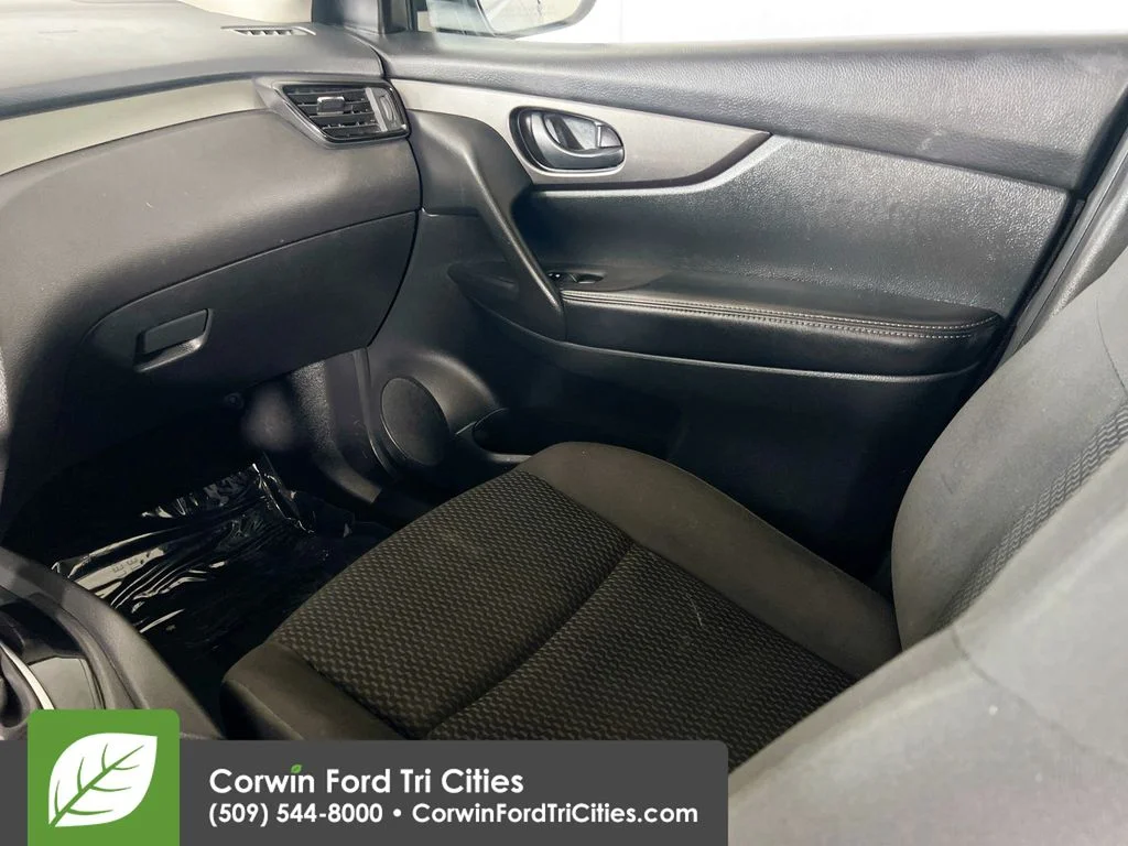 Used 2019 Brilliant Silver Metallic Nissan S image 25