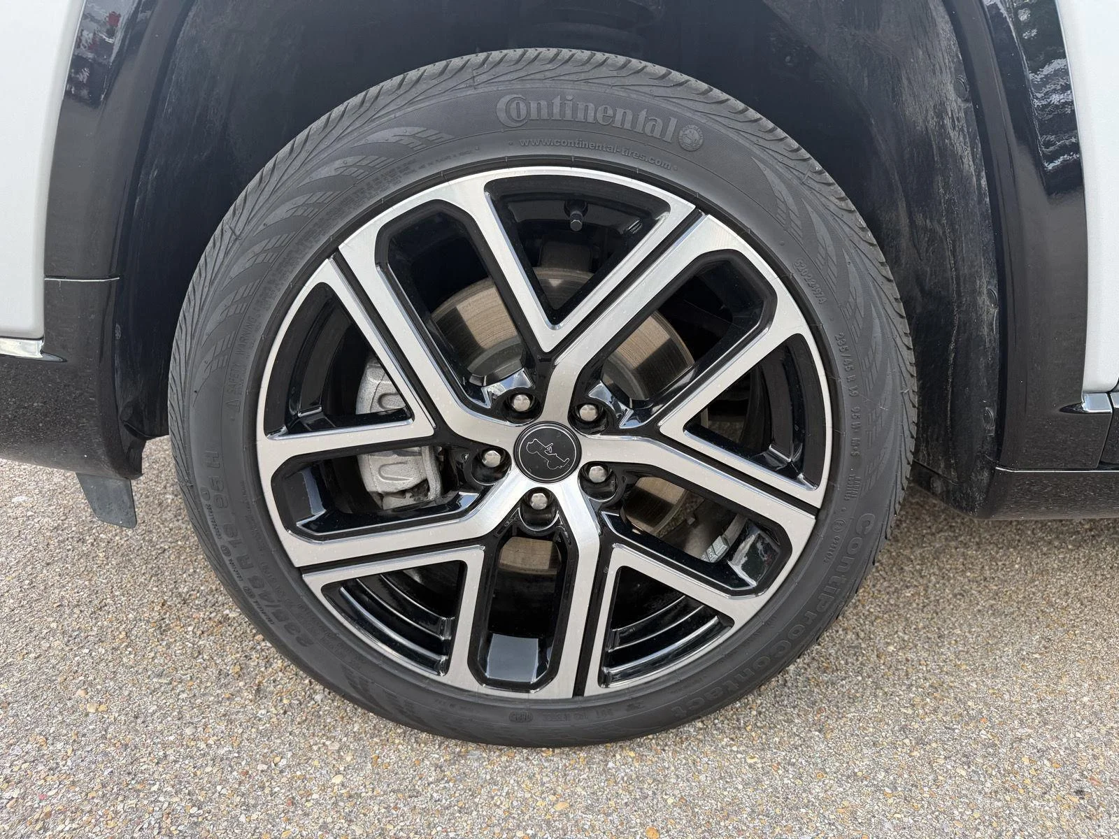 Used 2025 Silver Zynith Metallic Clearcoat Jeep Limited image 22