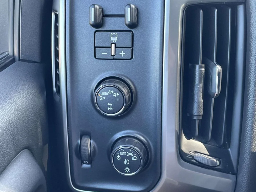 Used 2018 CAJUN RED TINTCOAT Chevrolet LT image 27