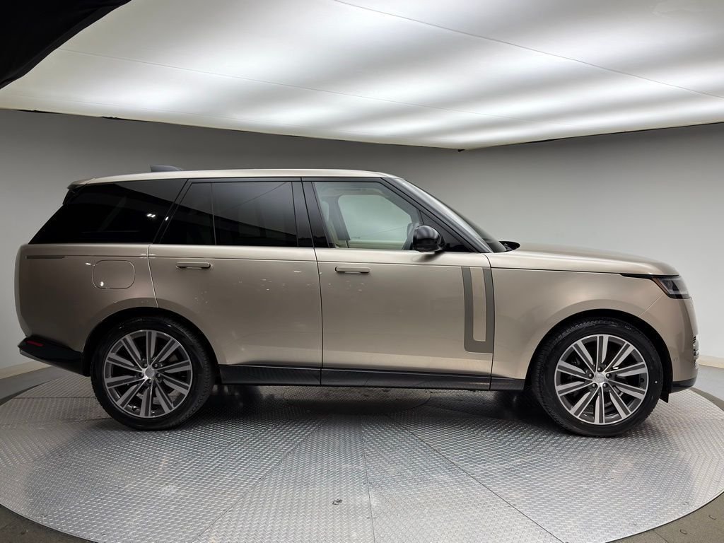 Used 2023 Batumi Gold Premium Metallic Land Rover SE image 4