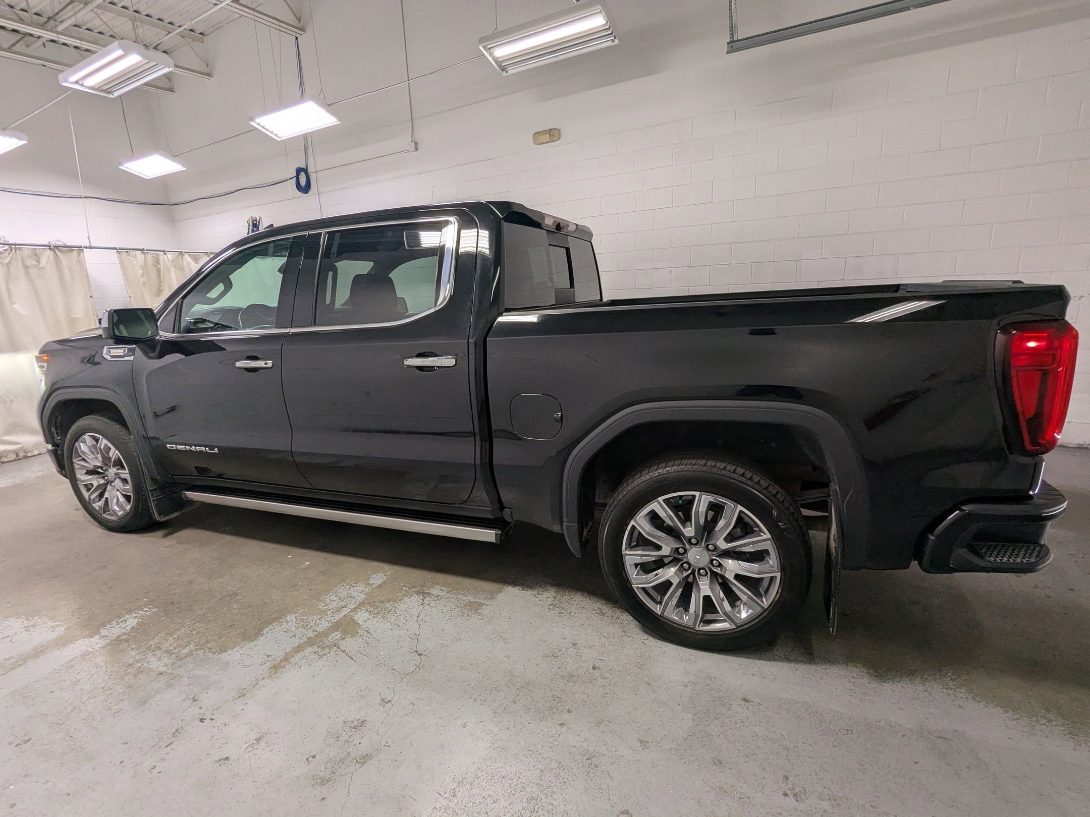 Used 2024 White GMC Denali image 8
