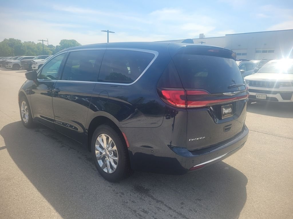 Used 2023 Blue Chrysler Touring L image 4