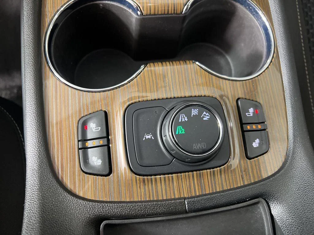 Used 2023 Summit White GMC SLE image 20