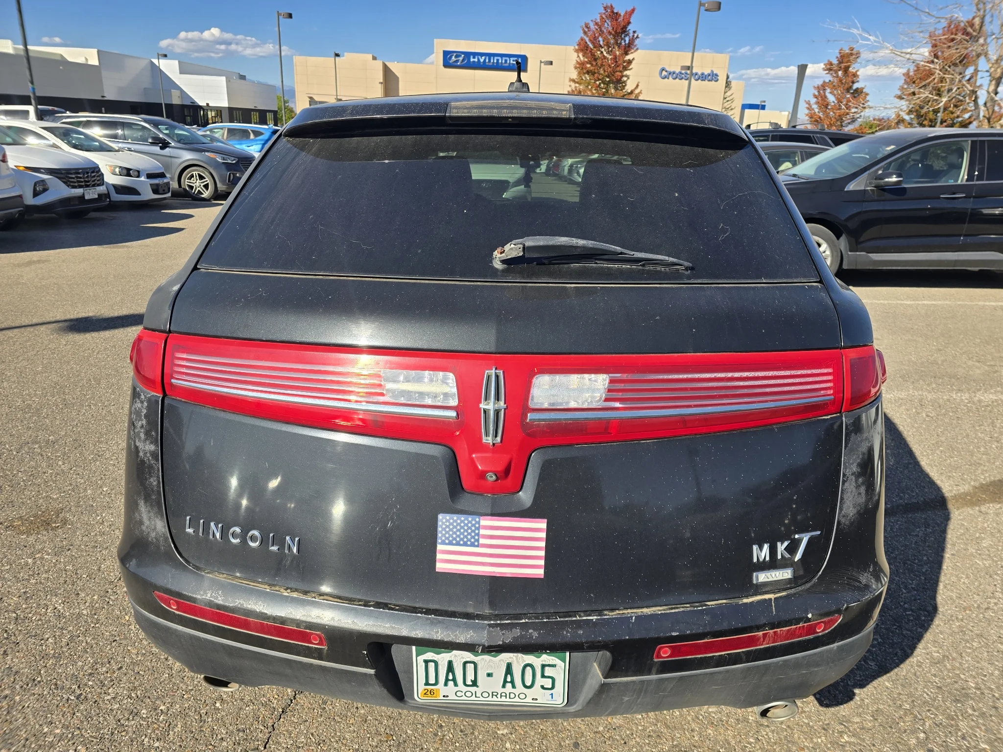 Used 2013 Tuxedo Black Metallic Lincoln Livery image 16