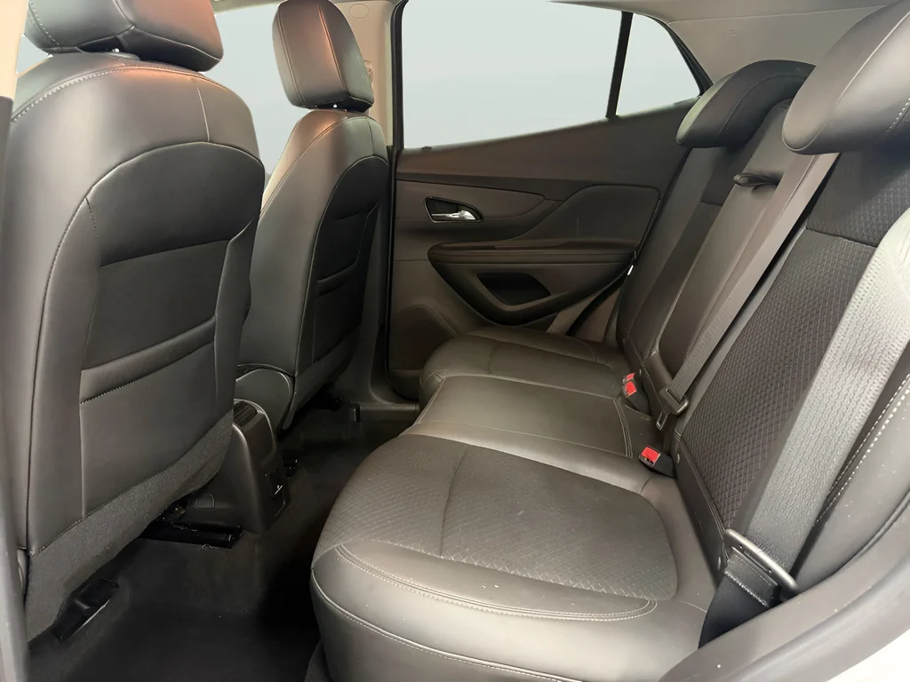 Used 2022 Summit White Buick Preferred image 14