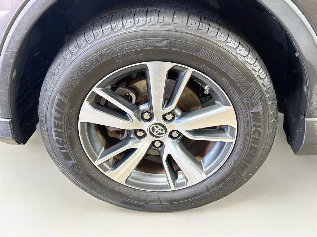 Used 2017 Gray Toyota XLE image 39