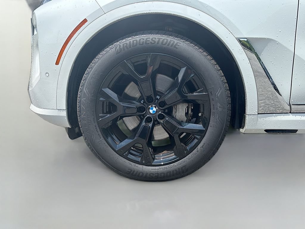 Used 2023 White BMW xDrive40i image 12