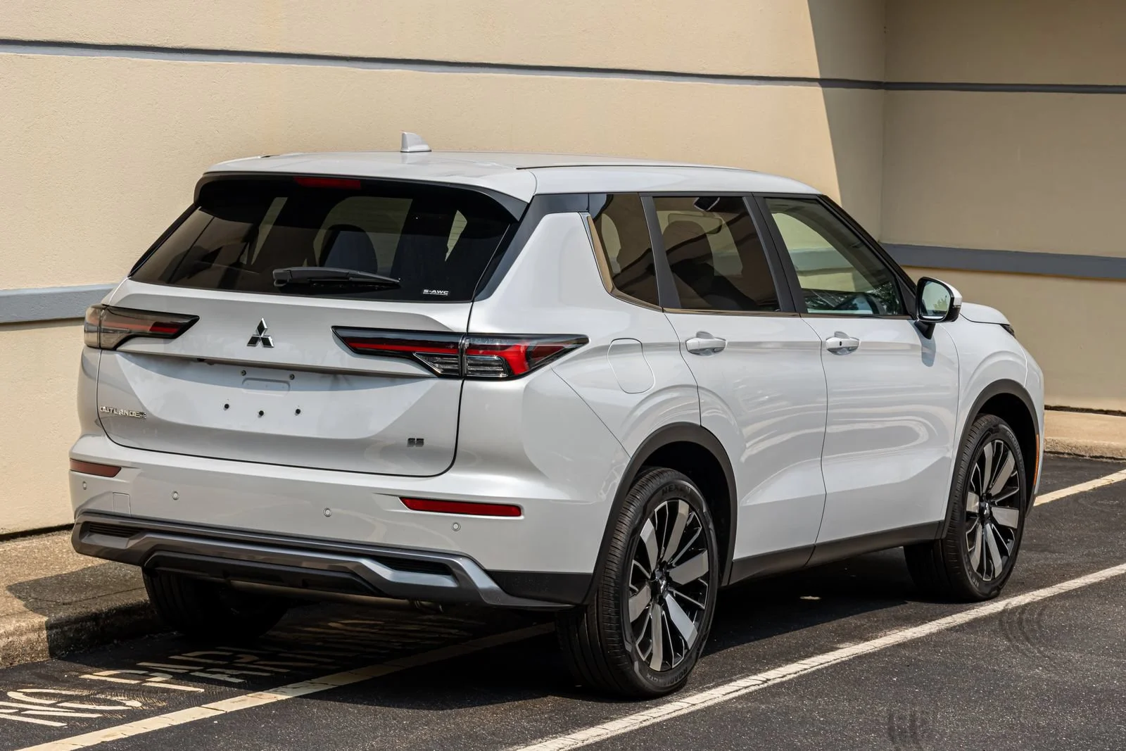 New 2026 White Mitsubishi SE image 8