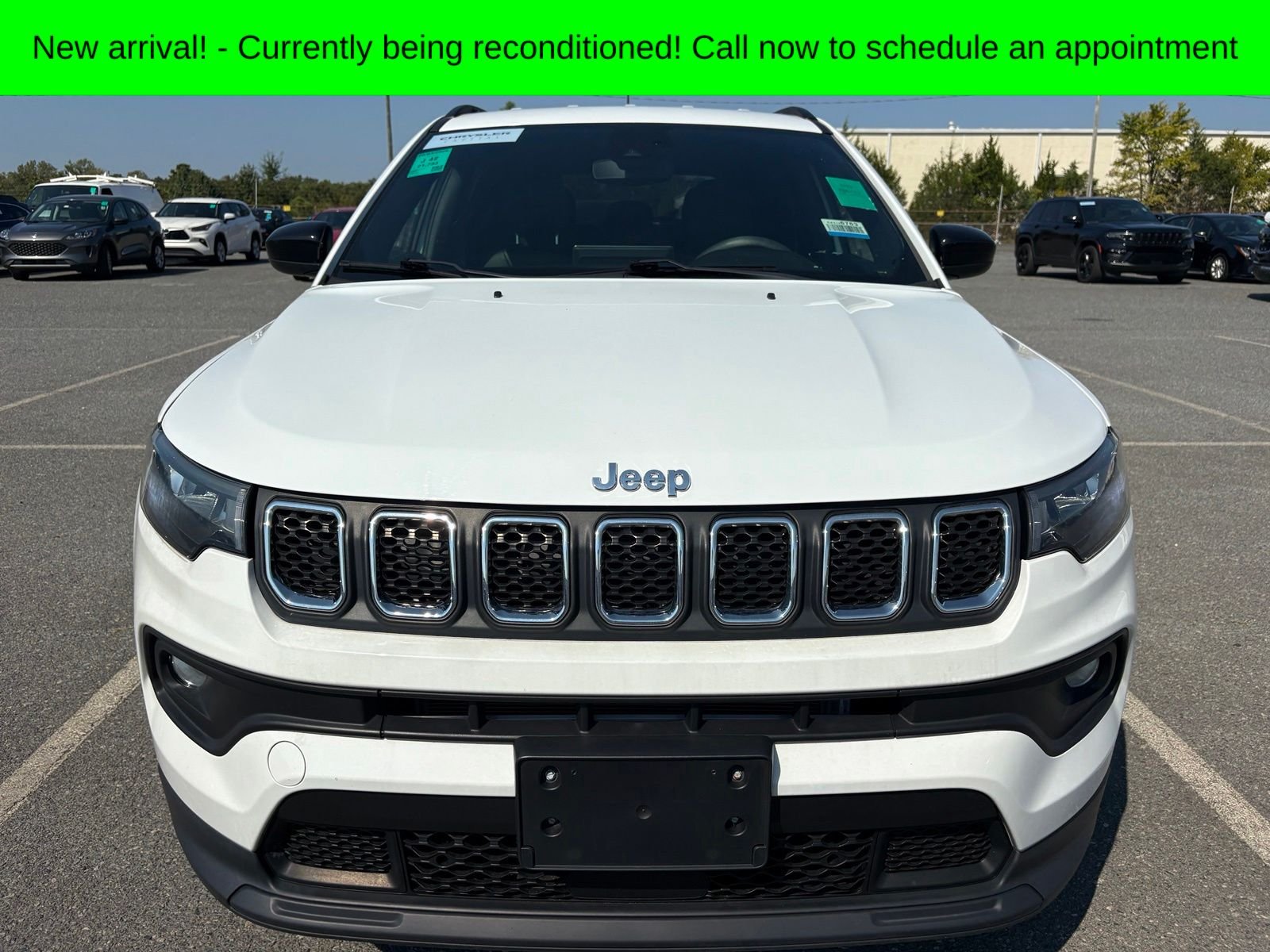 Used 2023 Bright White Clearcoat Jeep Latitude image 10