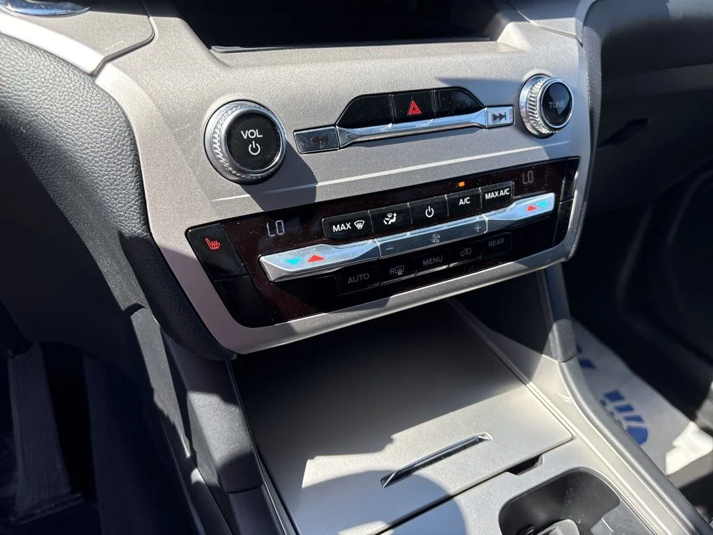 Used 2021 Oxford White Ford XLT image 19