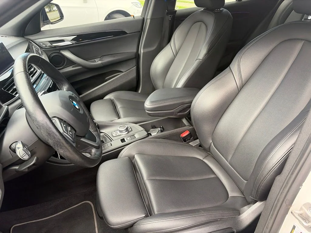 Used 2022 White BMW sDrive28i image 15