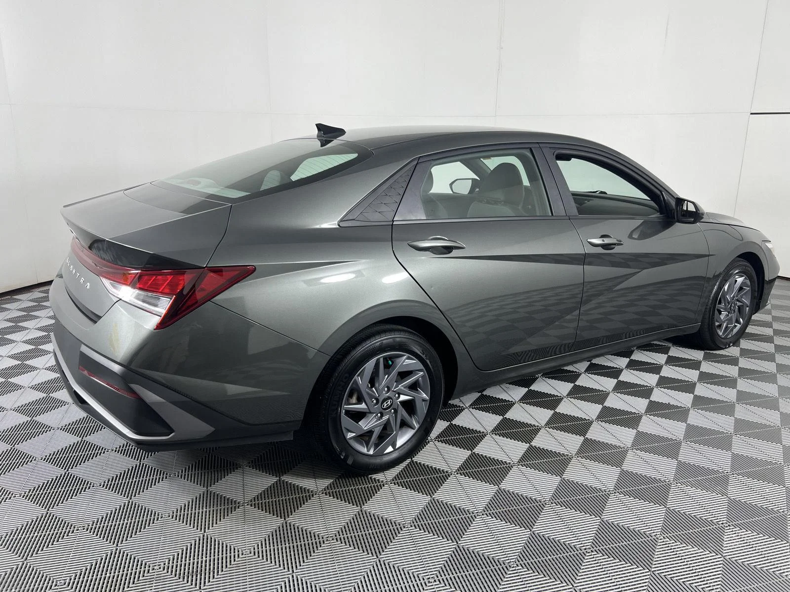 Used 2024 Amazon Gray Hyundai SEL image 10