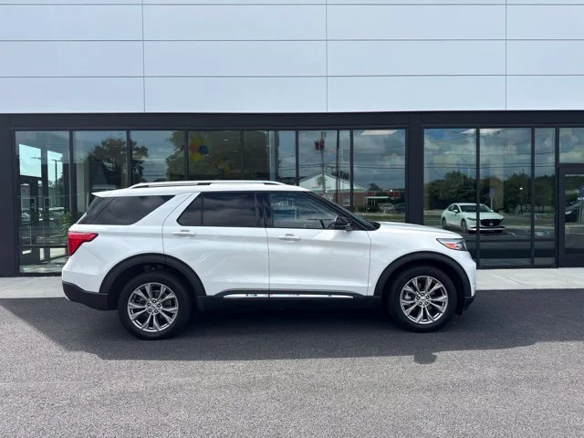 Used 2023 White Ford Limited image 2