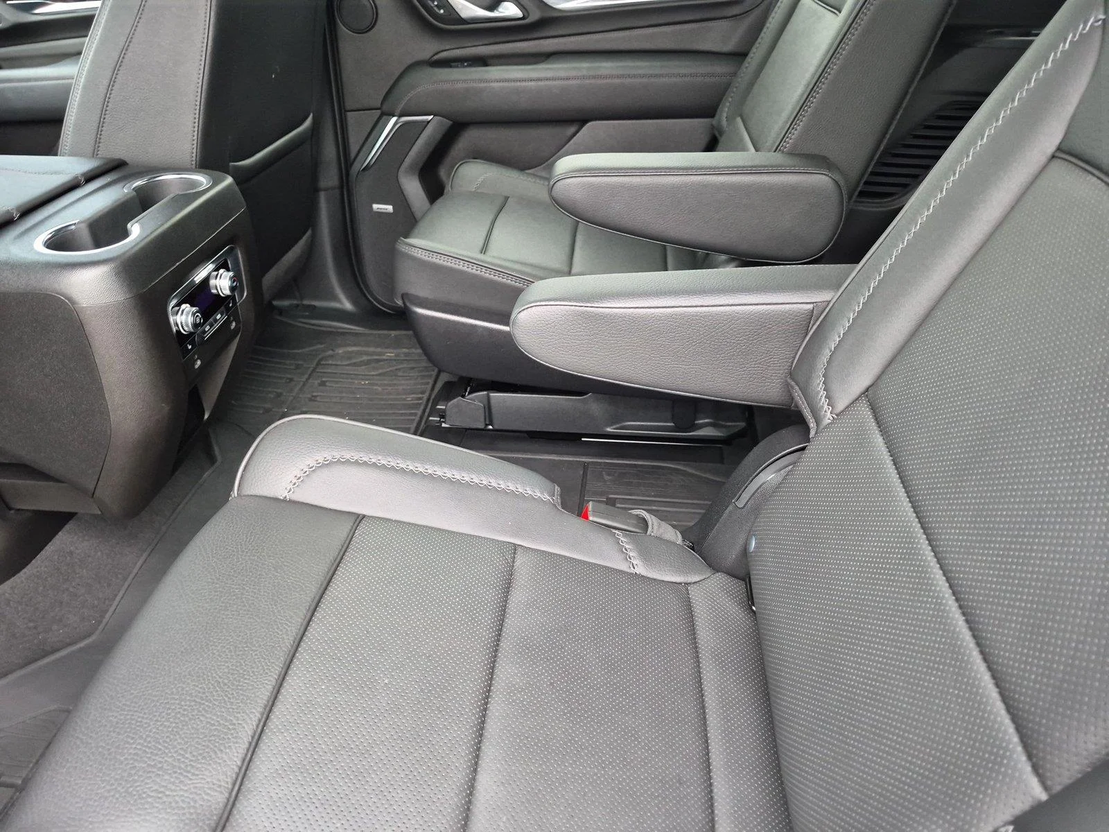 Used 2024 Onyx Black GMC Denali image 29