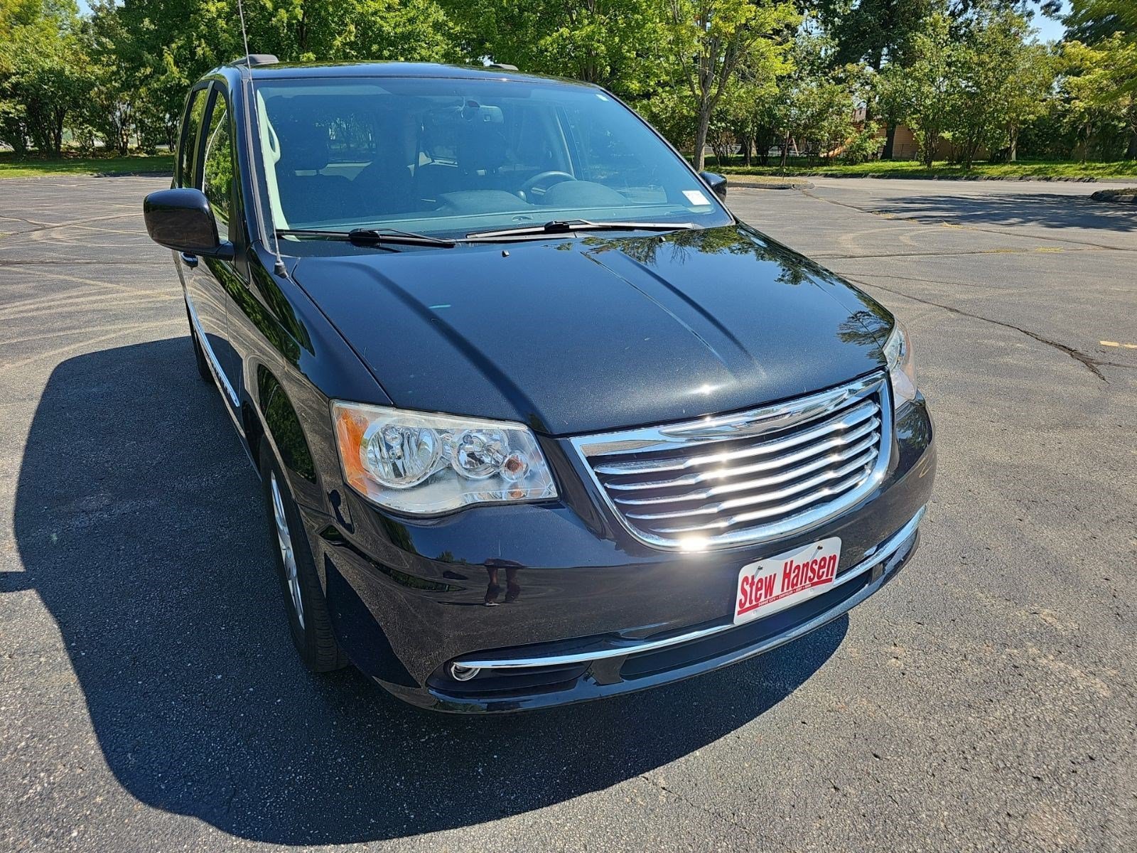 Used 2014 Brilliant Black Crystal Pearlcoat Chrysler Touring image 7