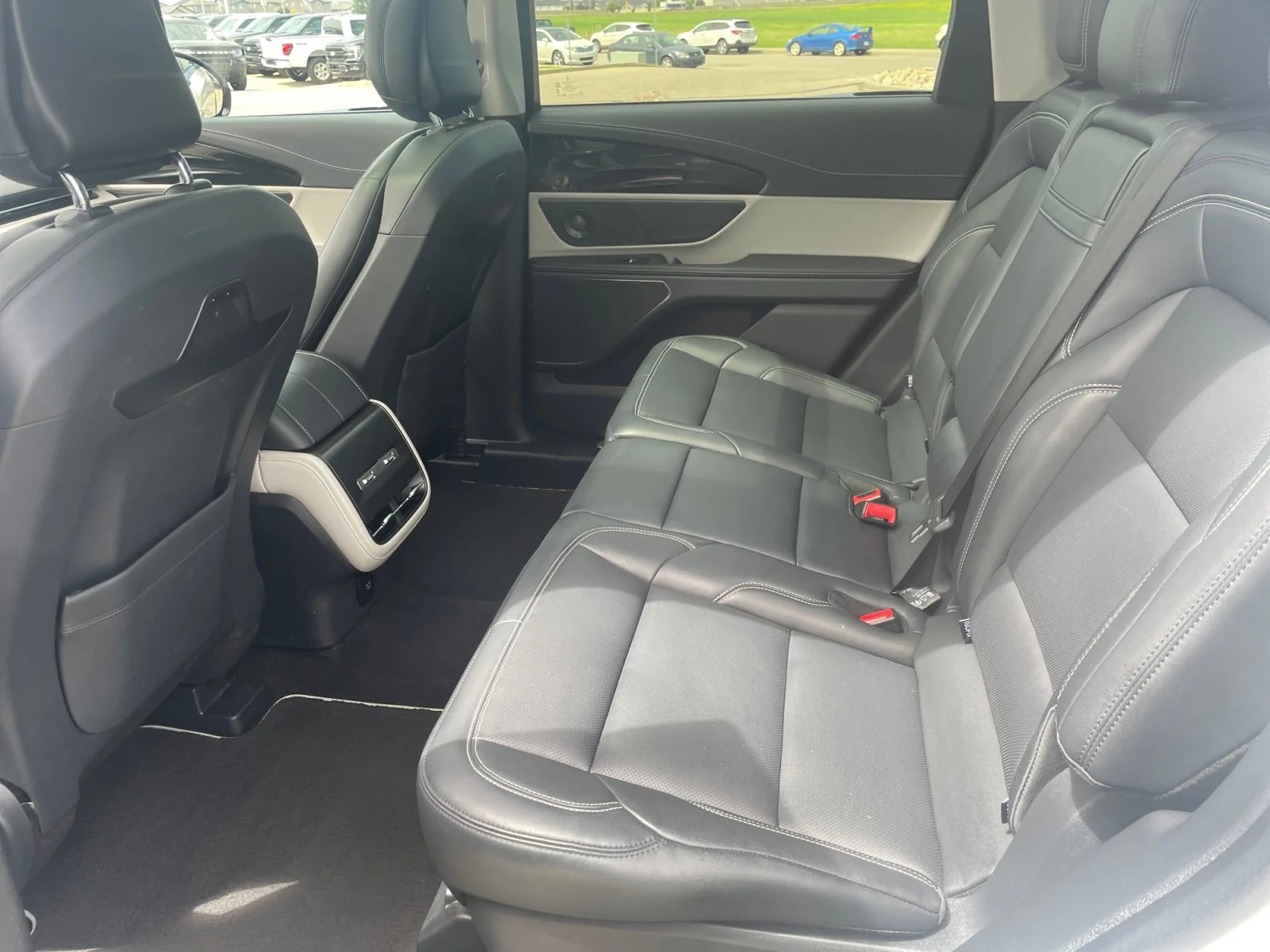 Used 2025 WHITE Lincoln PREMIERE AWD image 19