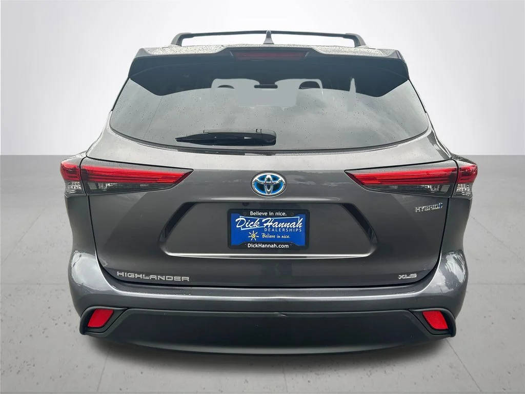 Used 2022 Gray Toyota XLE image 8