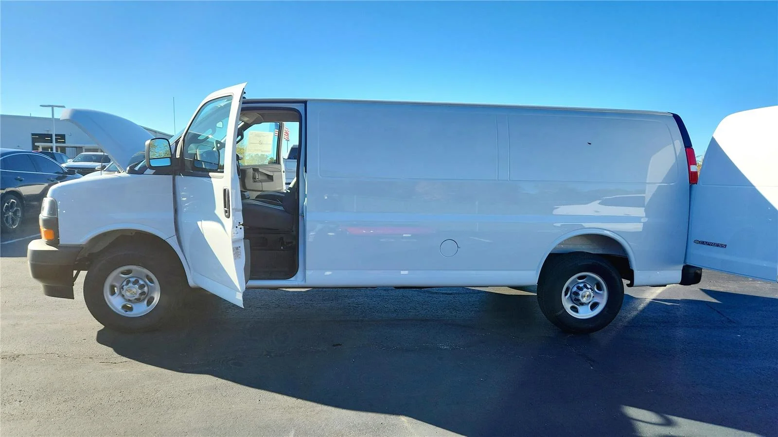 2025 Chevrolet Express Cargo Work Van - Photo 18