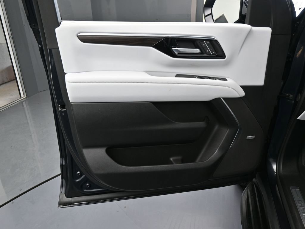 2025 Chevrolet Suburban Premier - Photo 13